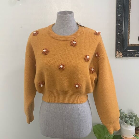 blue blush Honey Florals Pullover Crop Style Sweater Size Medium - Picture 1 of 17